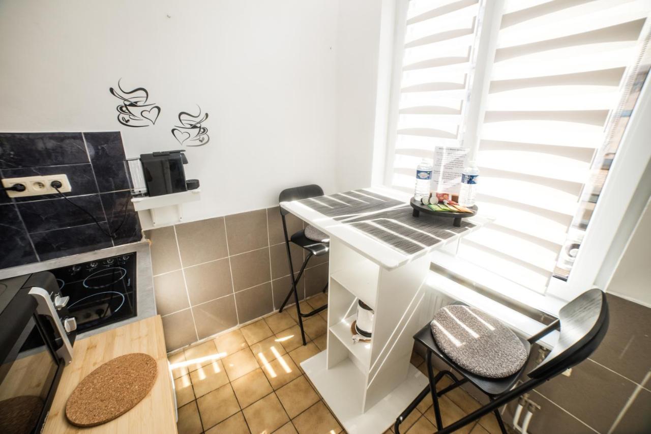 City Centre Hidden Gem! Apartment For Up To 3 People ブリュッセル エクステリア 写真